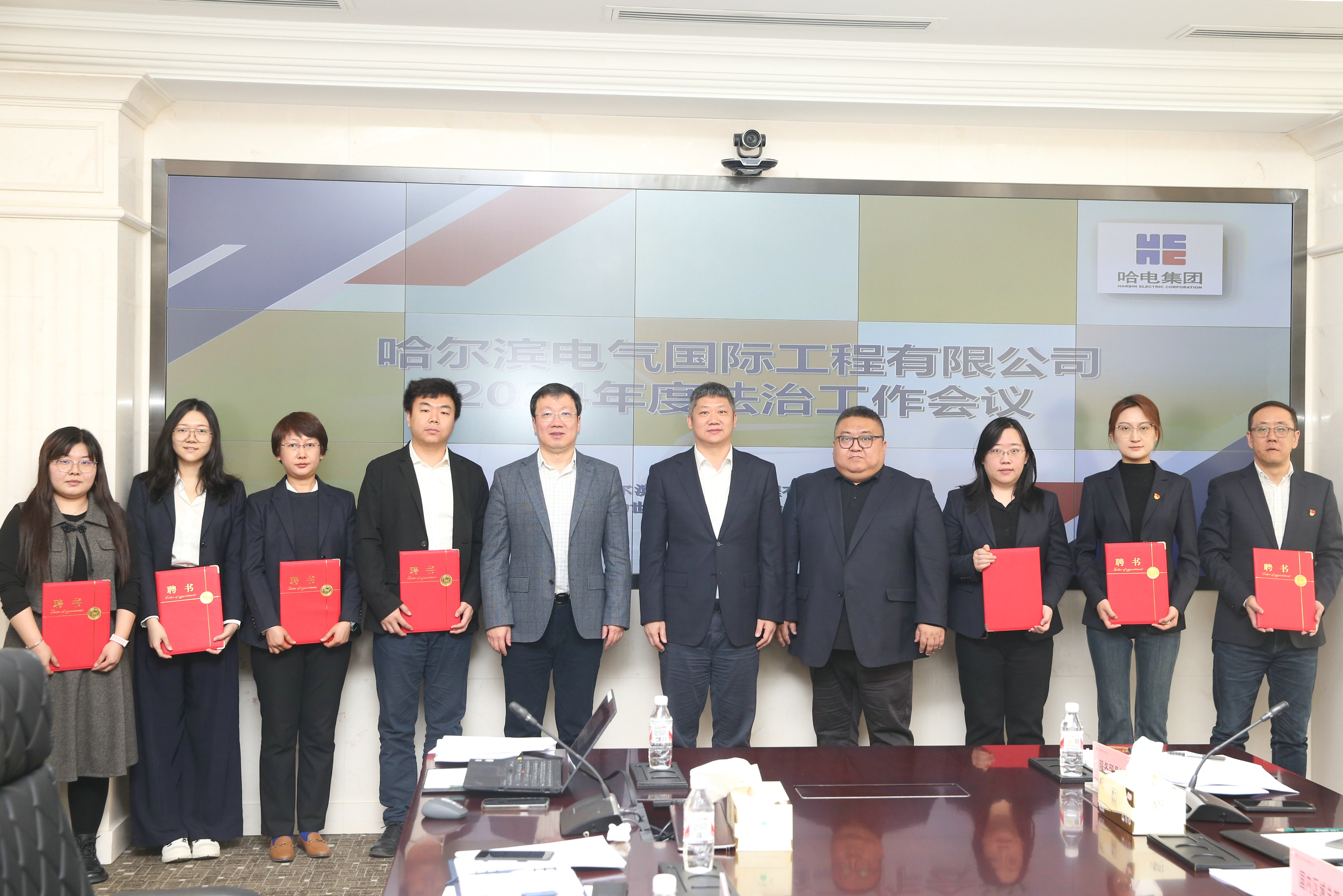 龙8官方网站国际为部门沉点部门司法照拂宣告聘书.jpg 龙8官方网站国际为部门沉点部门司法照拂宣告聘书.jpg